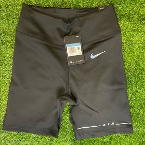 Nike Womens Mid-rise workout shorts 7” Length